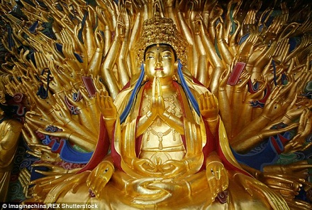 Bức tượng Phật 800 năm tuổi sẽ được đặt ở chính điện để khách thập phương về hành lễ từ ngày 13/6 tới đây. Hiện tại, bức tượng đã được phục chế về vẻ đẹp nguyên bản, lễ đưa tượng lên núi cũng đã được thực hiện xong hồi tuần qua.